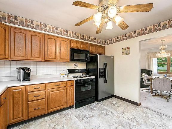 4th image of 15 Meadow Dr