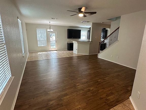 2nd image of 914 Spello Cir