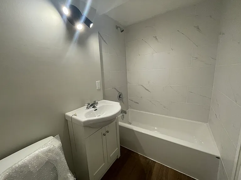 1491 Pillette Rd — Photo 12
