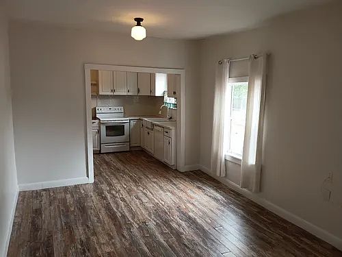2nd image of 10 Lovett St