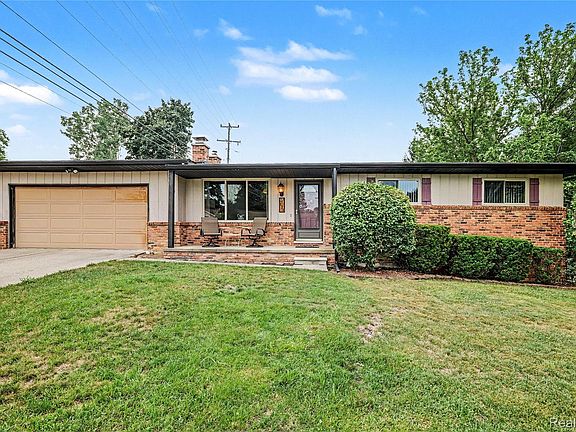 5th image of 131 Indian Knolls St