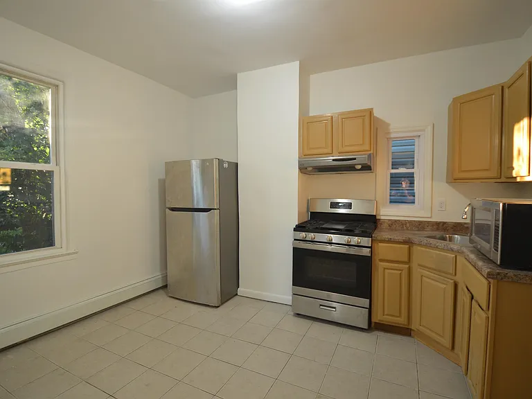 241 Randolph Ave #2 — Photo 12
