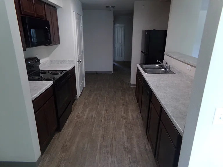 Crossroads Apartments — Photo 47