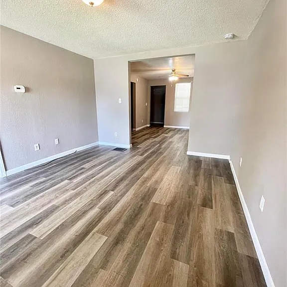 2717 Lincoln Ave — Photo 3