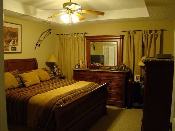Fits a king size suit!