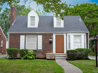 19168 Berden St, Grosse Pointe, MI 48236