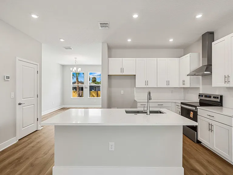 1005 W Cypress St — Photo 2