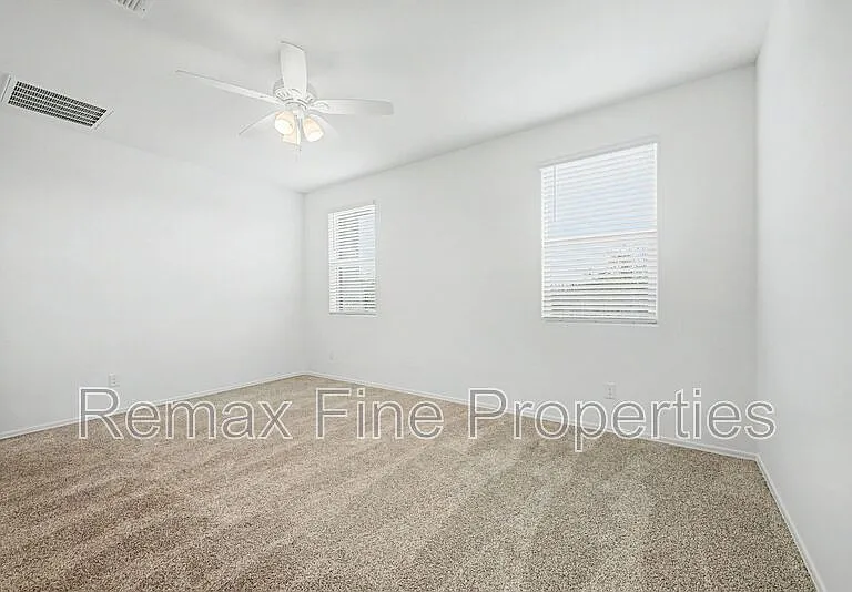 15543 W Desert Hollow Dr — Photo 10