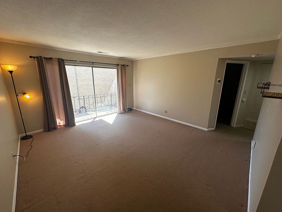 2nd image of 2811 Pembroke Ln #C 15