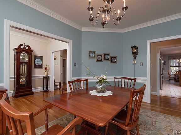 4th image of 10612 Krenmore Ln