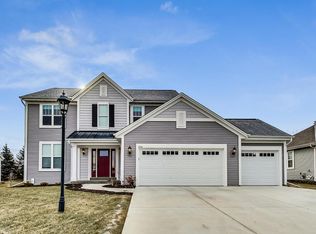 2703 Red Oak Ln, East Troy, WI 53120