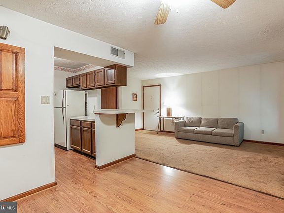 5th image of 44755 Woodlake Ct Unit 9E