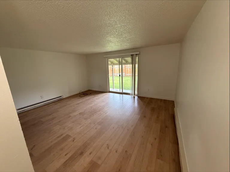 215 NW Canal Blvd #6 — Photo 6