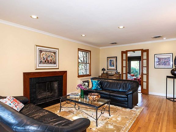 5th image of 105 Magnolia Ln