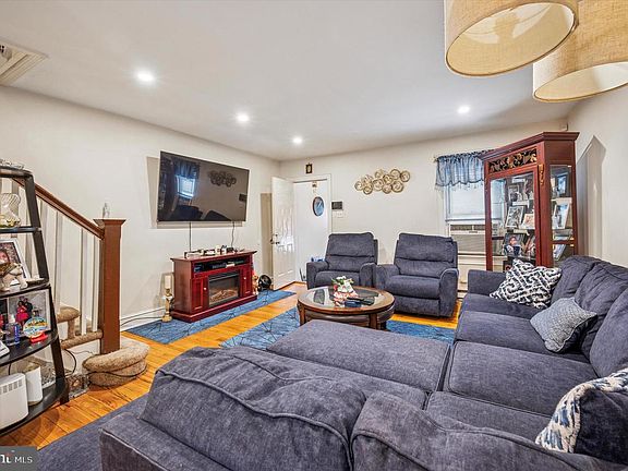 4th image of 5338 W Columbia Ave