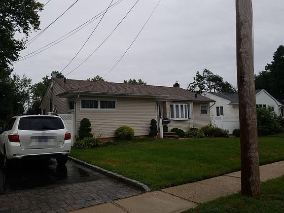 2nd image of 861 Maple Ln