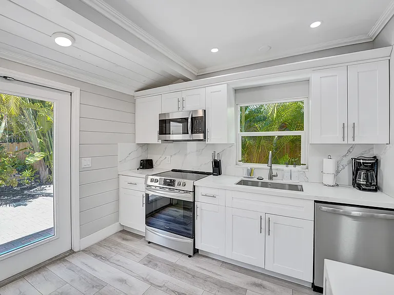 615 NE 13th Ave — Photo 10