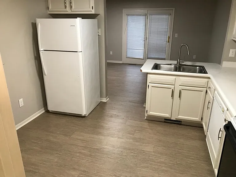 1385 Wayne St #B — Photo 17