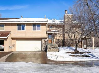 6952 Pima Ln, Chanhassen, MN 55317