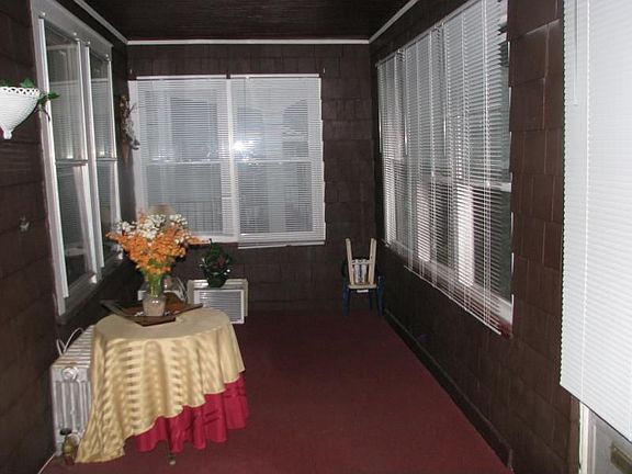 3rd image of 32 Wayne Ave