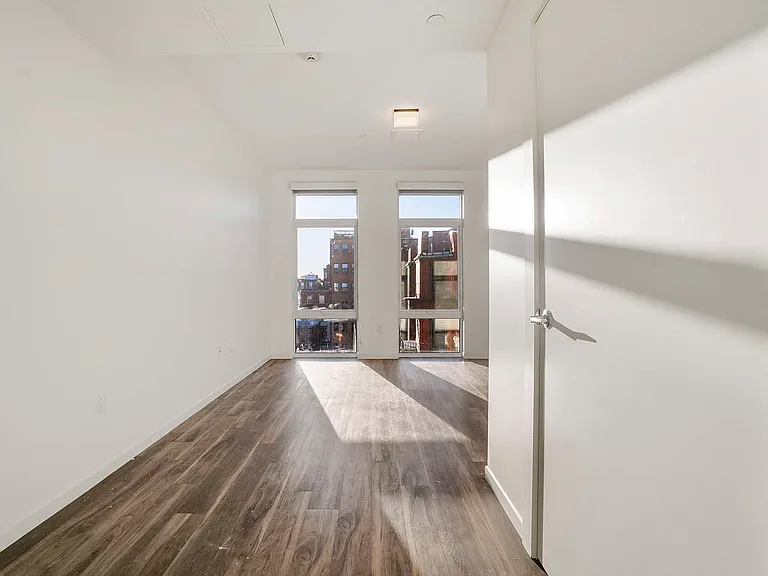839 Beacon — Photo 26