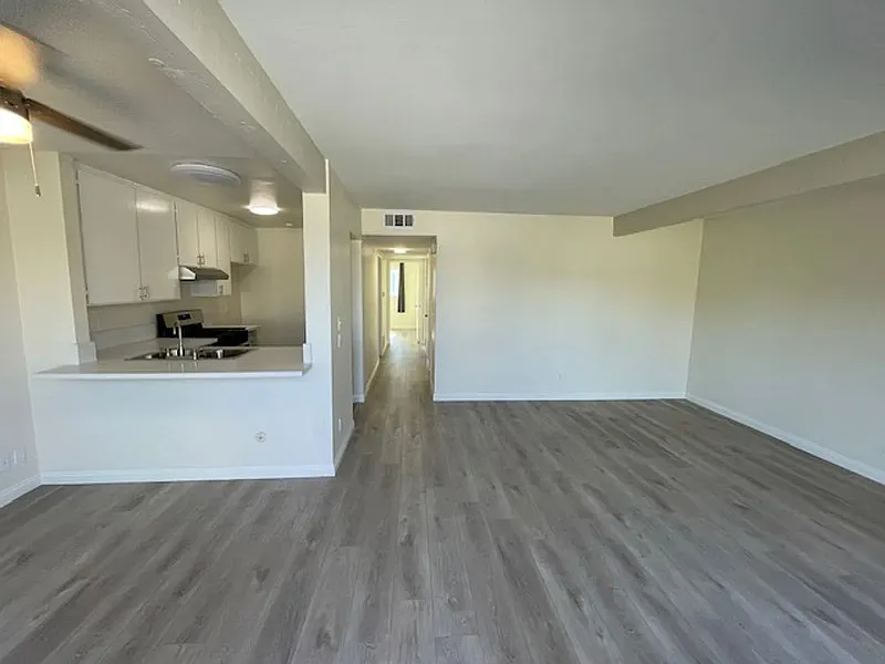 2 bed, 2.0 bath, 862 sqft, $1,990 — Photo 2