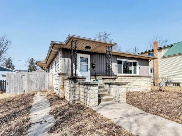 1049 Currie St, Marinette, WI 54143