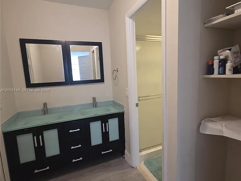 2025 NE 164th St #309 — Photo 8