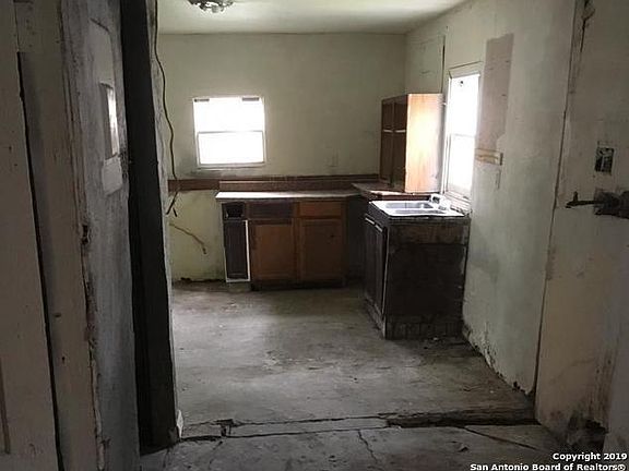 3rd image of 2909 Guadalupe St