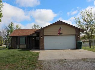 1010 E Betsy Ross Dr, Andover, KS 67002