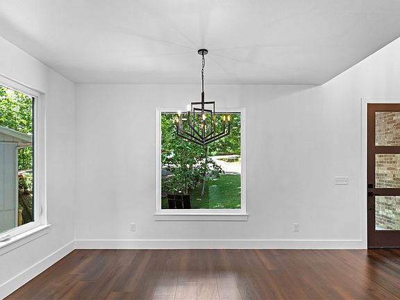 4th image of 6 Bloxham Ln