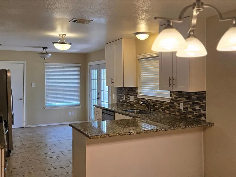 2800 Norfolk Dr — Photo 6