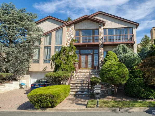 255 Center St, Englewood Cliffs, NJ 07632