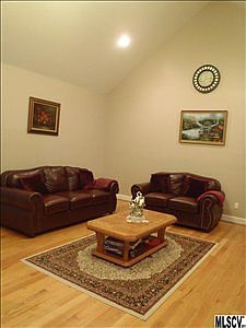 2nd image of 1010 Willow Creek Dr