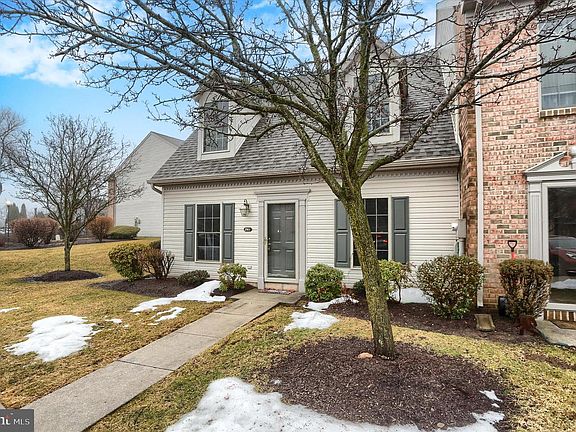 3rd image of 261 Saddle Ridge Dr