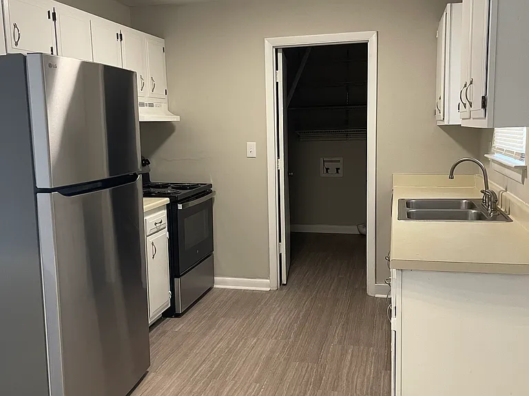 9219 Lost Forest Dr — Photo 3