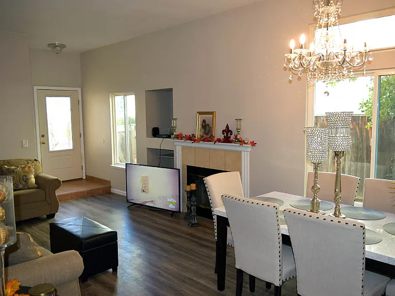 740 Crossridge Ct — Photo 3
