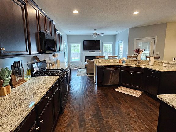3rd image of 811 Tuscarora Trl