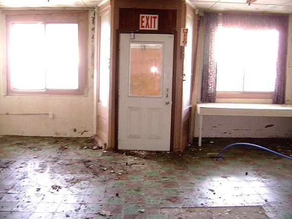 2nd image of 106 Vance Ave S