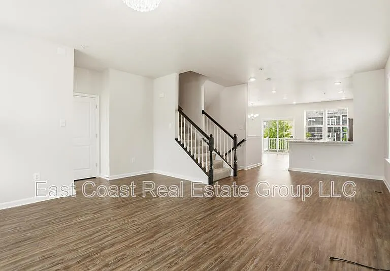 5123 Ironsides Dr — Photo 13