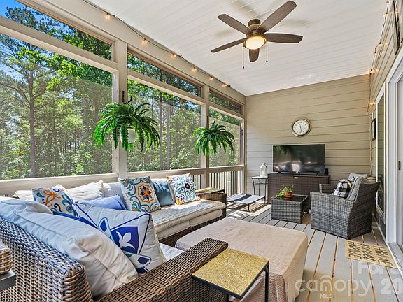 5th image of 4975 Harbor View Dr W