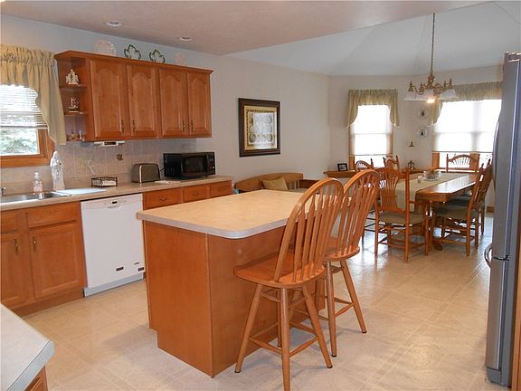4th image of 109B Blossom Dr