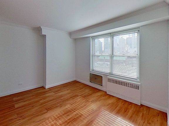 5th image of 747 10th Ave APT 10L