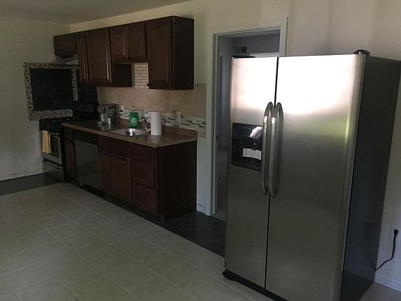 3rd image of 18 Tiffany Ln #B