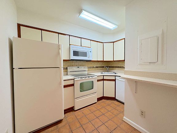 5th image of 1020 N Stafford St APT 306