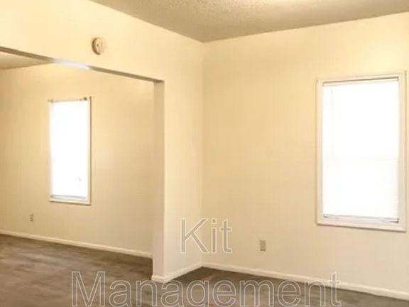 3rd image of 842 Toronto Ave