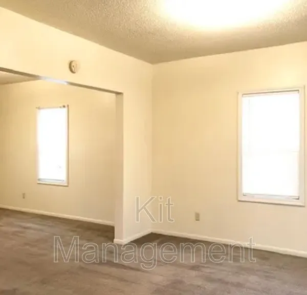 842 Toronto Ave — Photo 3