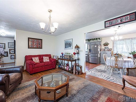3rd image of 107 Oxford Dr