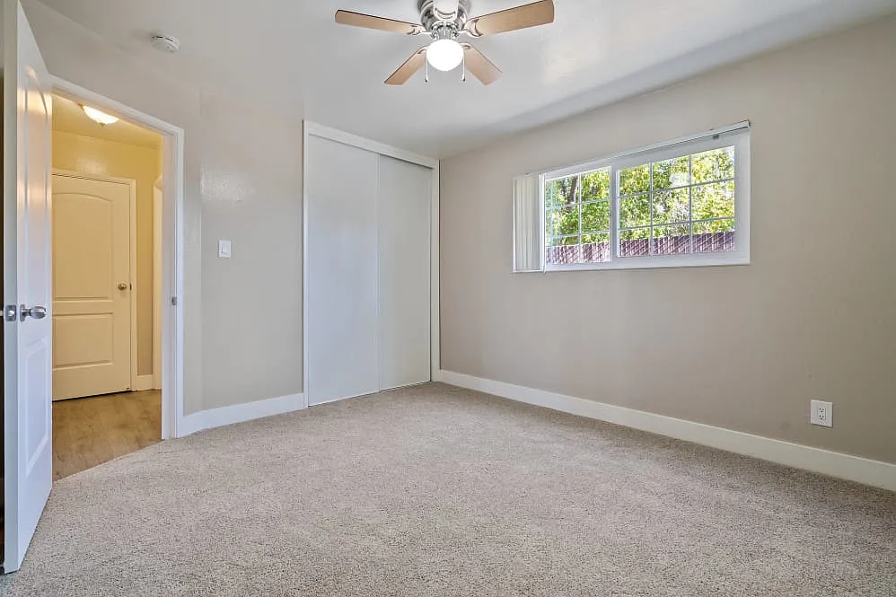 Royal Gardens Apartments — Photo 3