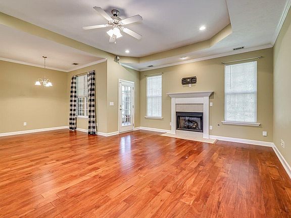 3rd image of 181 Bainbridge Dr